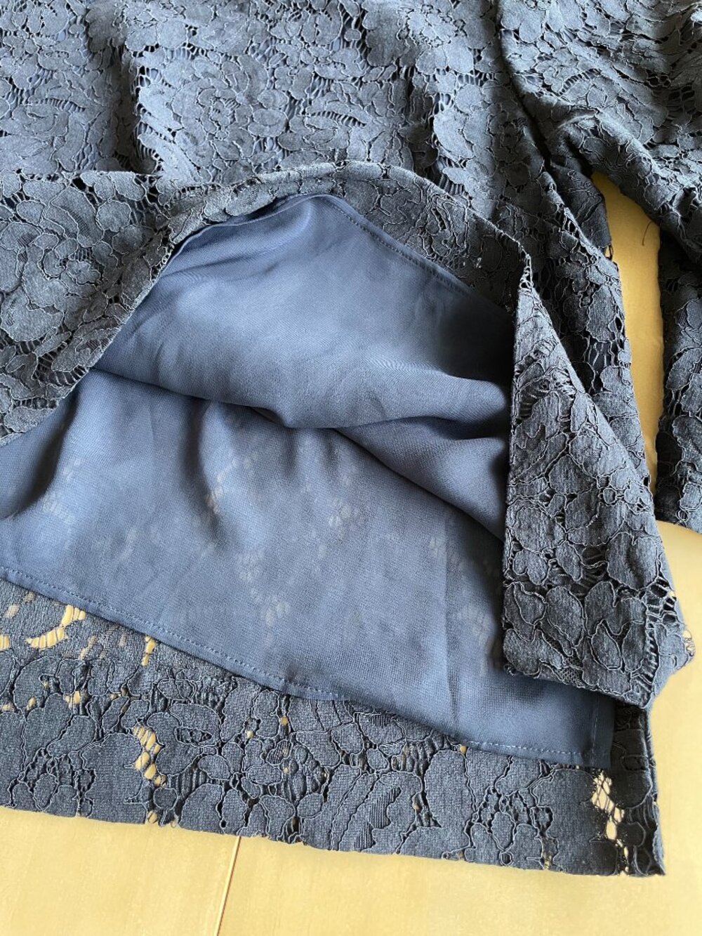 Entire Closet $5! $145 NEW Lauren Ralph Lauren Navy Blue Lace Bell Sleeve Top - Picture 11 of 13